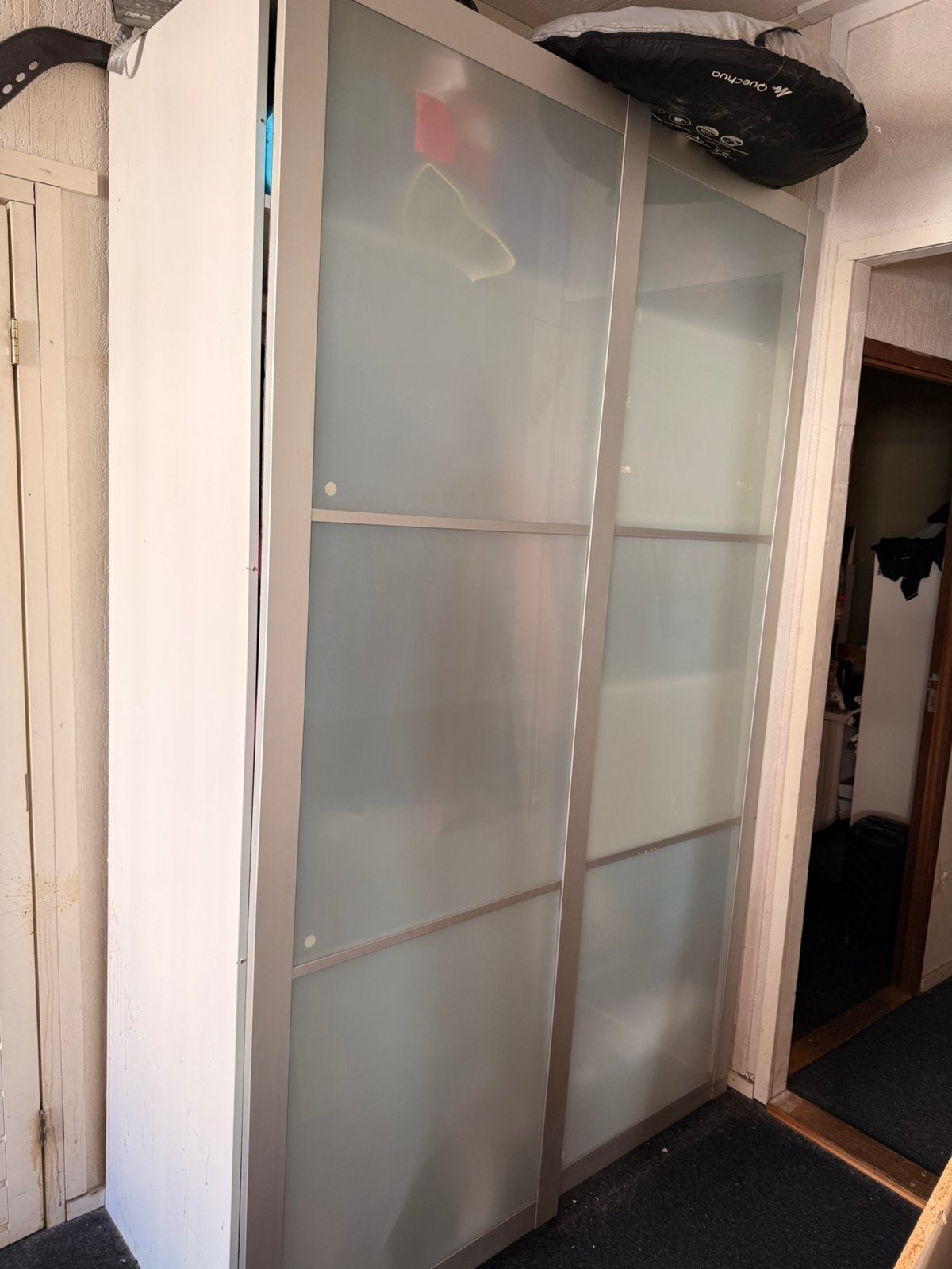 Kledingkast met schuifdeuren, Ophalen, 100 tot 150 cm, 200 cm of meer, Zo goed als nieuw