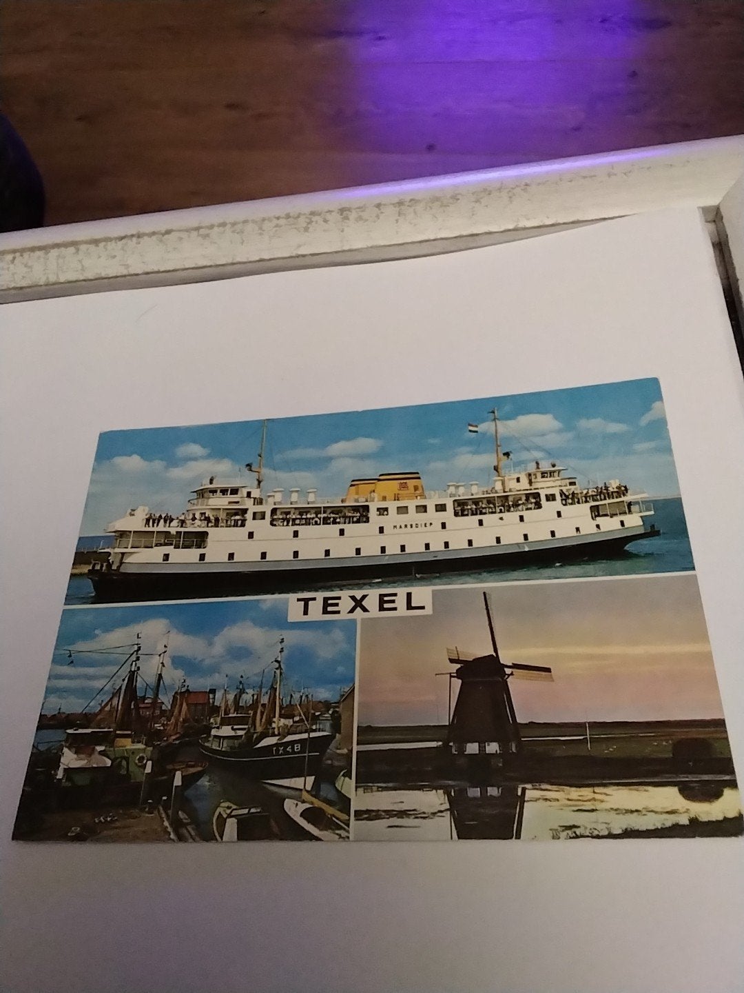 Oude ansichtkaart Texel: boot, haven en molen, Ophalen of Verzenden