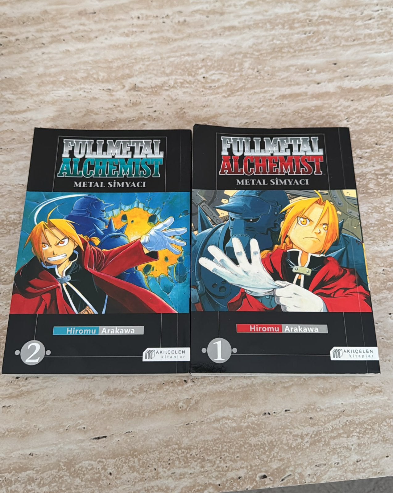 Turks talig anime manga boek fullmetal alchemist 1 en 2, Boeken, Meerdere comics, Ophalen of Verzenden, Zo goed als nieuw, Japan (Manga)