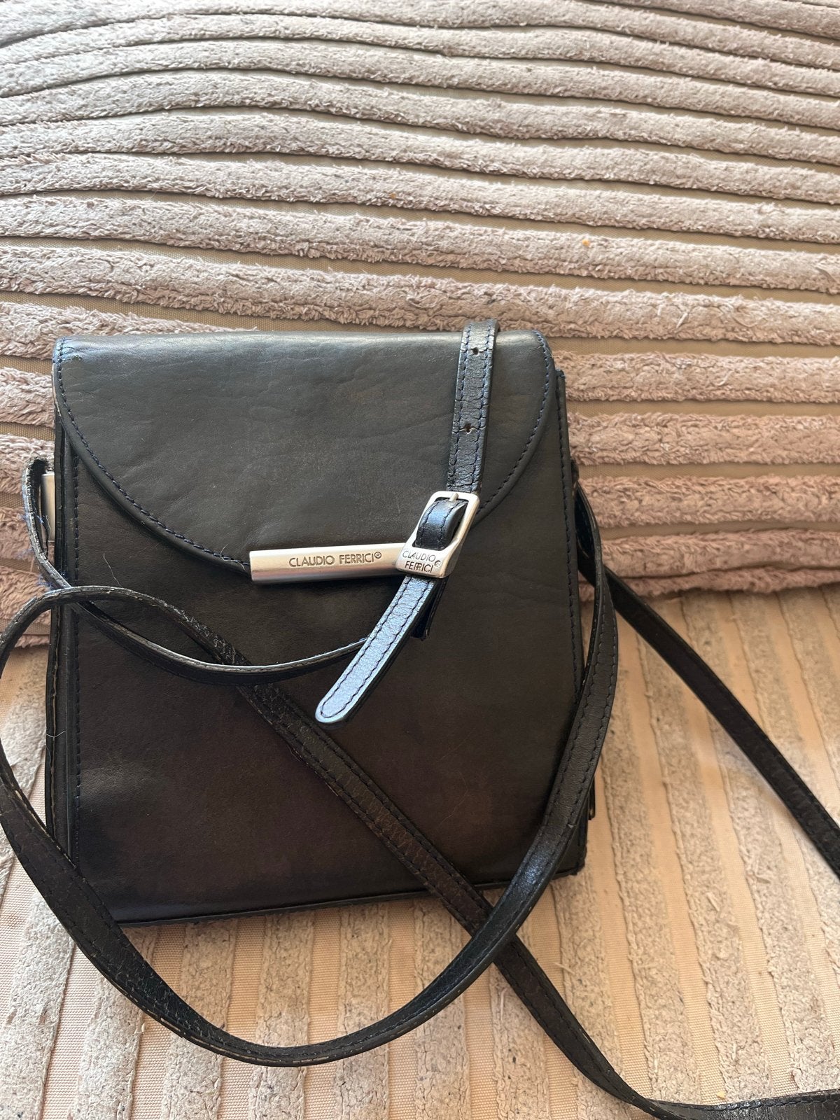 Vintage Claudio Ferrici Schoudertasje Jaren '80 Zwart Leer, Sieraden, Tassen en Uiterlijk, Tassen | Damestassen, Ophalen of Verzenden
