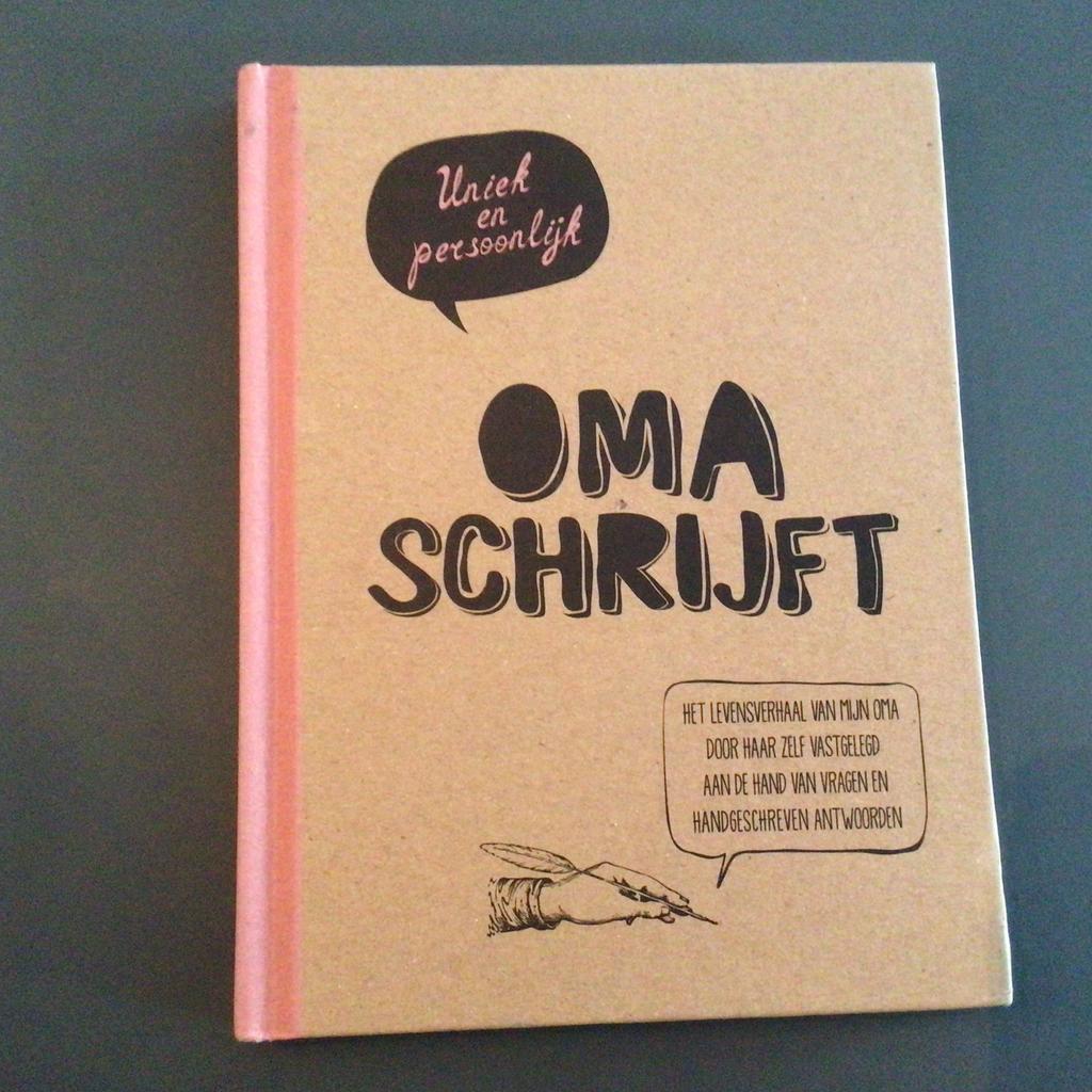 Oma schrijft - Uniek en persoonlijk invulboek, Ophalen of Verzenden, Nieuw