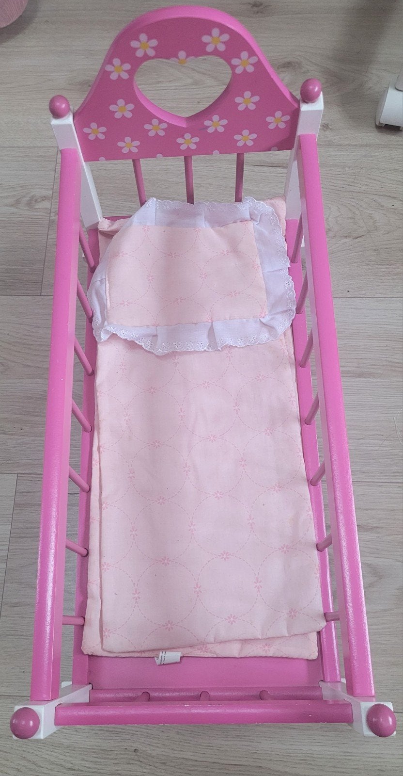 Roze poppenwieg met bloemetjes en beddengoed, Ophalen, Babypop