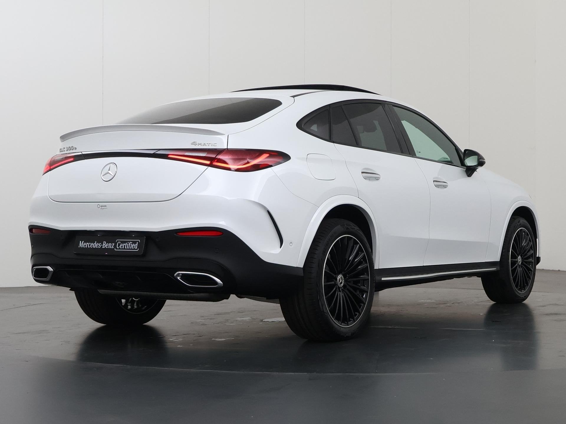 Mercedes-Benz GLC 300e 4MATIC Coupé Business Solution AMG, Auto's, Automaat, Wit, Bedrijf, 204 pk