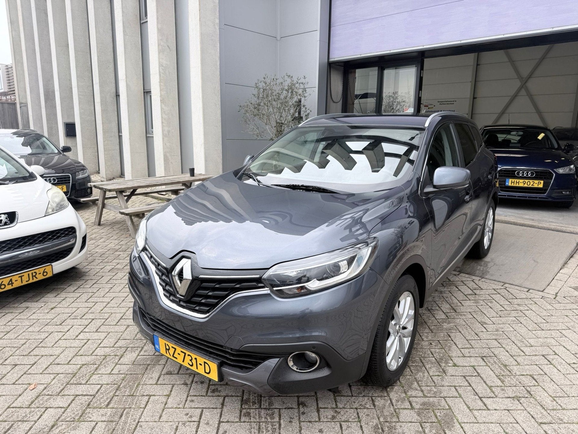 Renault Kadjar 1.2 TCe Intens 2E EIG! NAP! AUTOMAAT! INRUIL, Gebruikt, 4 cilinders, Parkeersensor, Leder en Stof