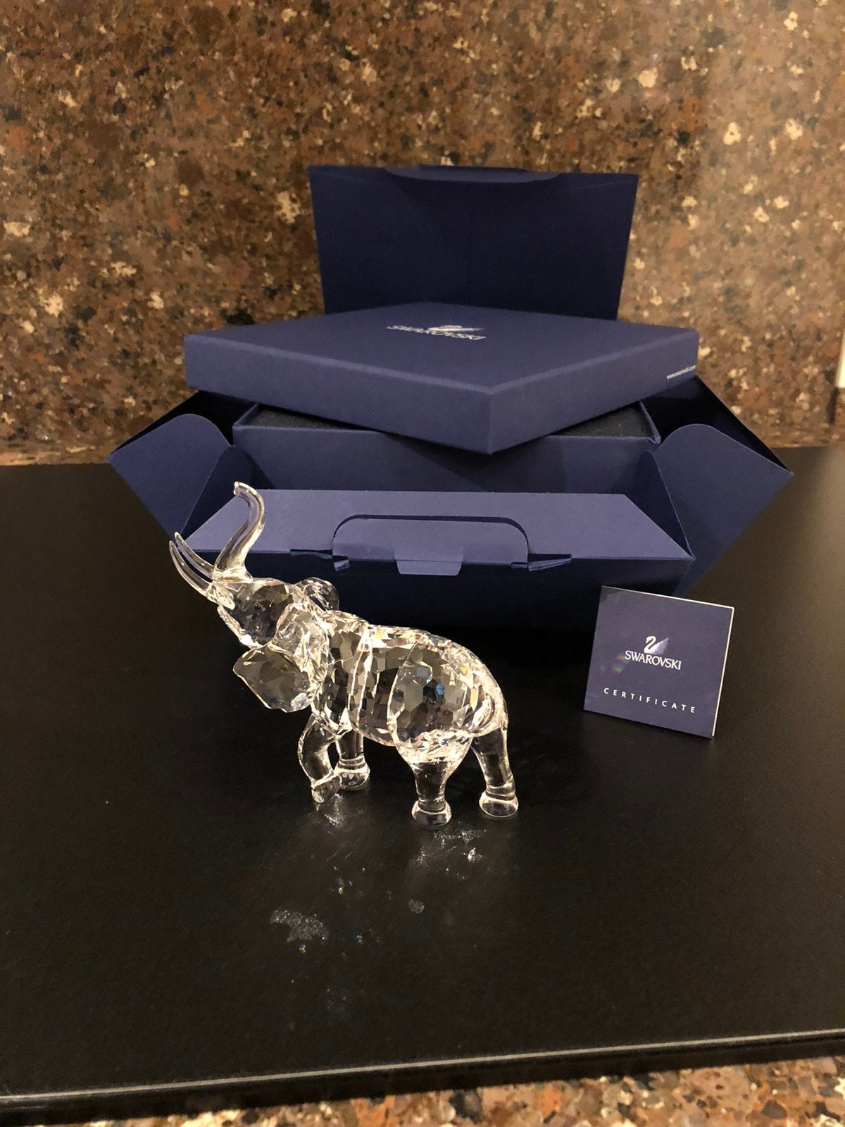 NIEUWSTAAT SWAROVSKI GROTE MOEDER OLIFANT BEELDJE, Ophalen of Verzenden, Zo goed als nieuw, Figuurtje