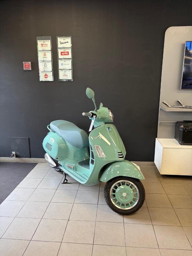 Vespa Gts 310cc 80th, Fietsen en Brommers, Ophalen, 310 cc, Nieuw, Benzine
