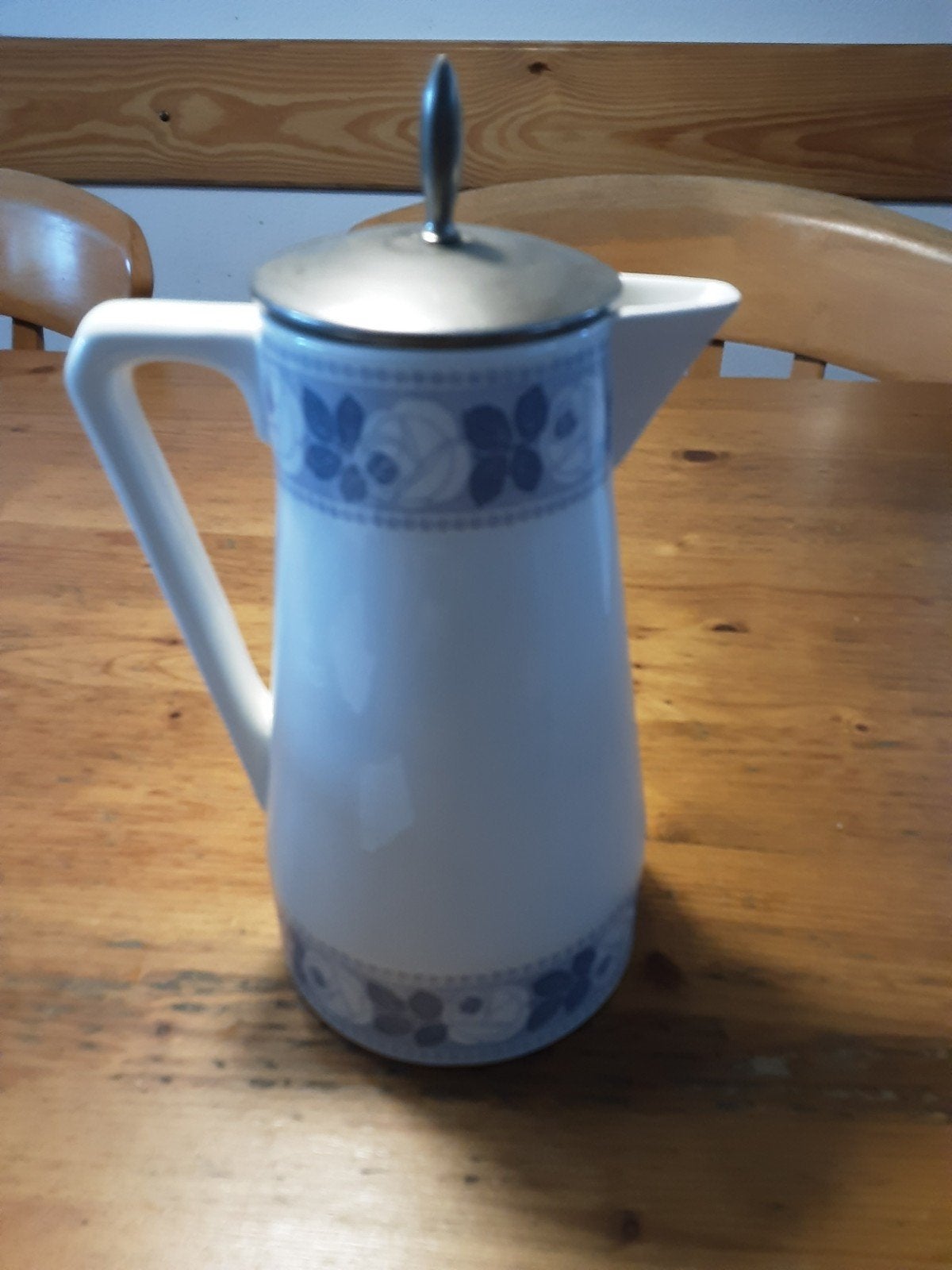 Vintage chocoladekan met bloemmotief en metalen deksel, Ophalen of Verzenden