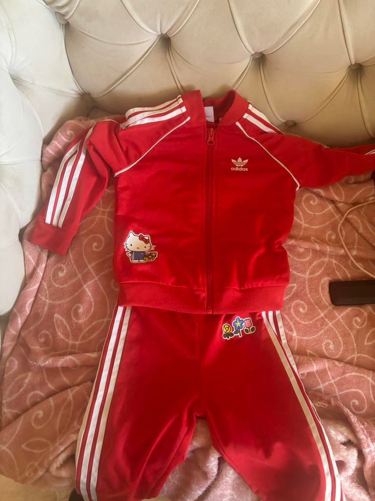 Hello Kitty Adidas trainingspakje meisjes maat 92, Ophalen, Gebruikt, Meisje, Setje