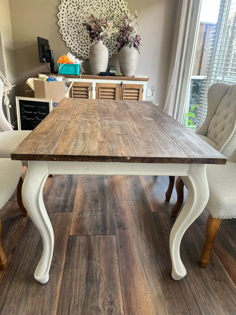 Robuuste houten eettafel met sierlijke poten / landelijk, Huis en Inrichting, Tafels | Eettafels, Ophalen, Gebruikt, 50 tot 100 cm