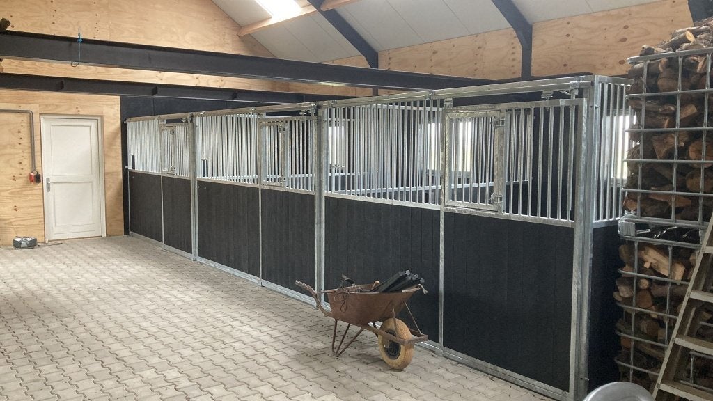 voorwand + tussenwand paardenbox, Stalling