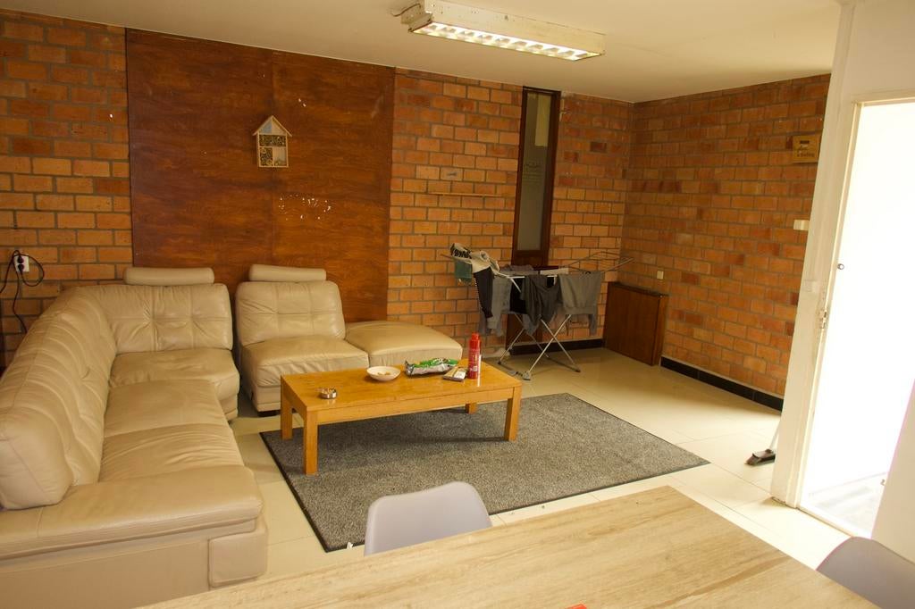 Te huur in Weert woning met kamer vergunning voor 9 personen, Hoekwoning, 6 kamers, Limburg