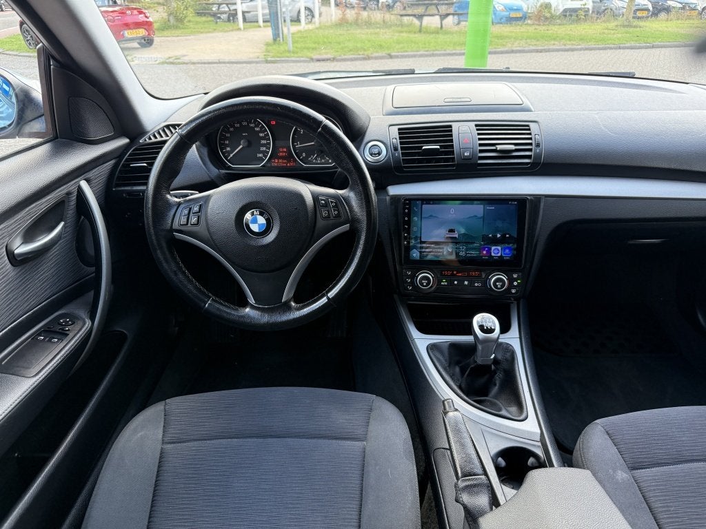 Foto 3 van BMW 1-serie 116i airco 6 versn navigatie 174dkm (bj 2009)