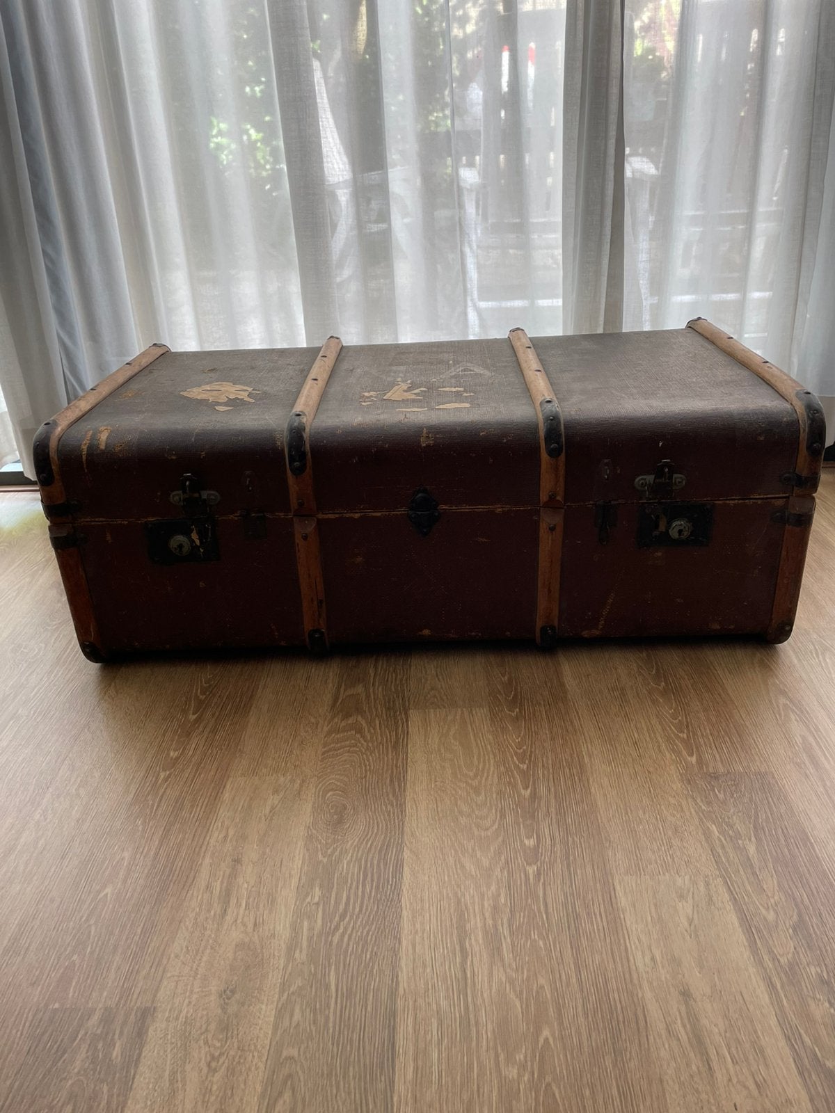 Hutkoffer Bruin, Ophalen