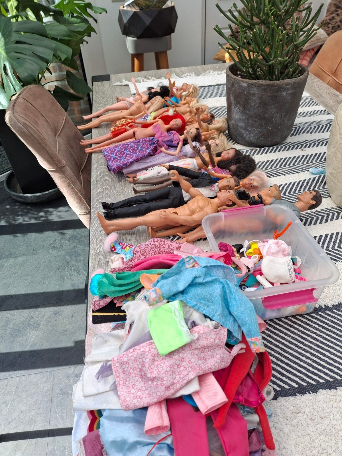 Grote partij Barbie poppen, kleding, schoentjes en hoedjes, Ophalen of Verzenden, Gebruikt, Barbie
