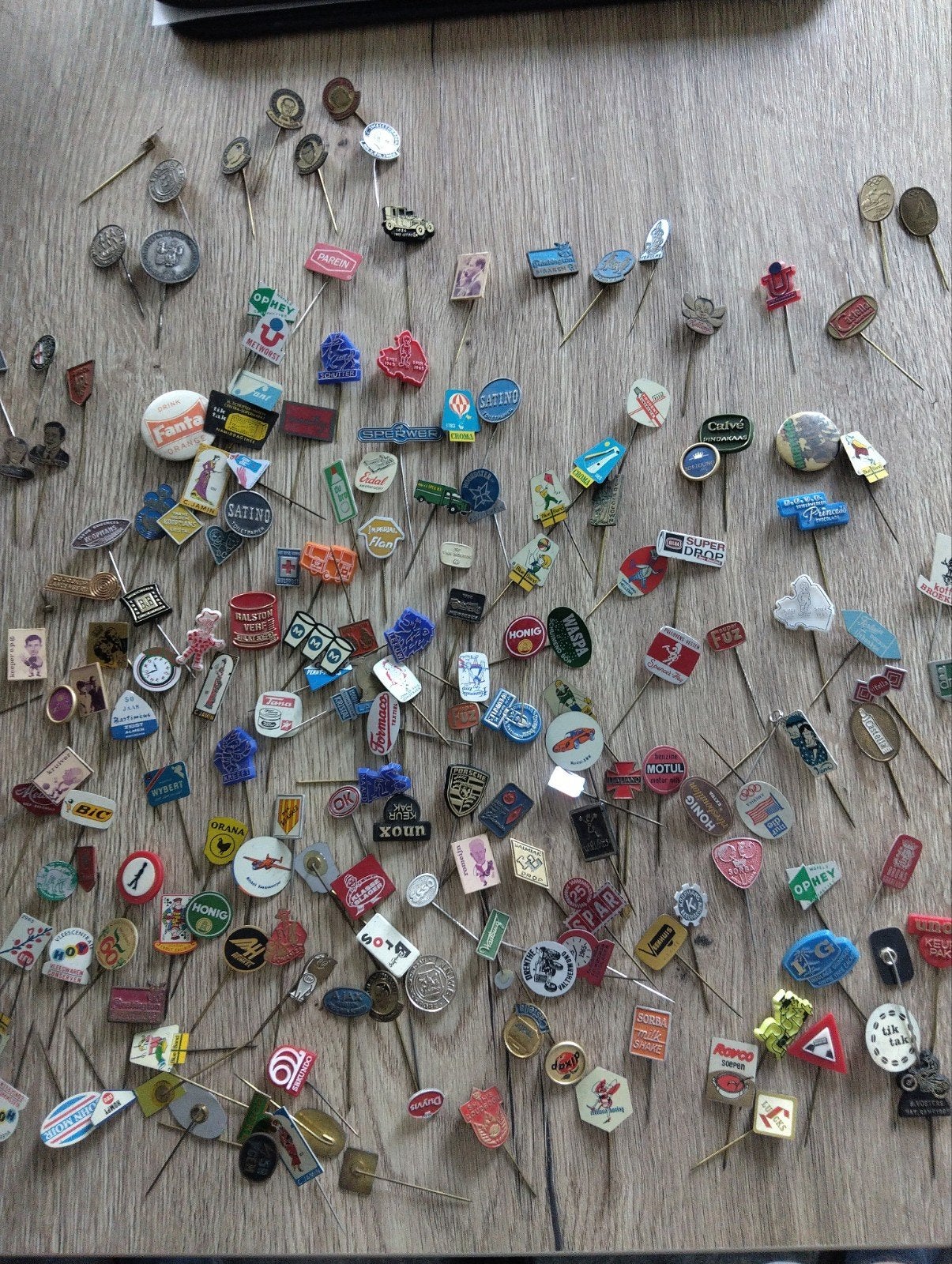 Grote collectie vintage speldjes en pins, Verzamelen, Ophalen of Verzenden, Gebruikt, Merk, Speldje of Pin
