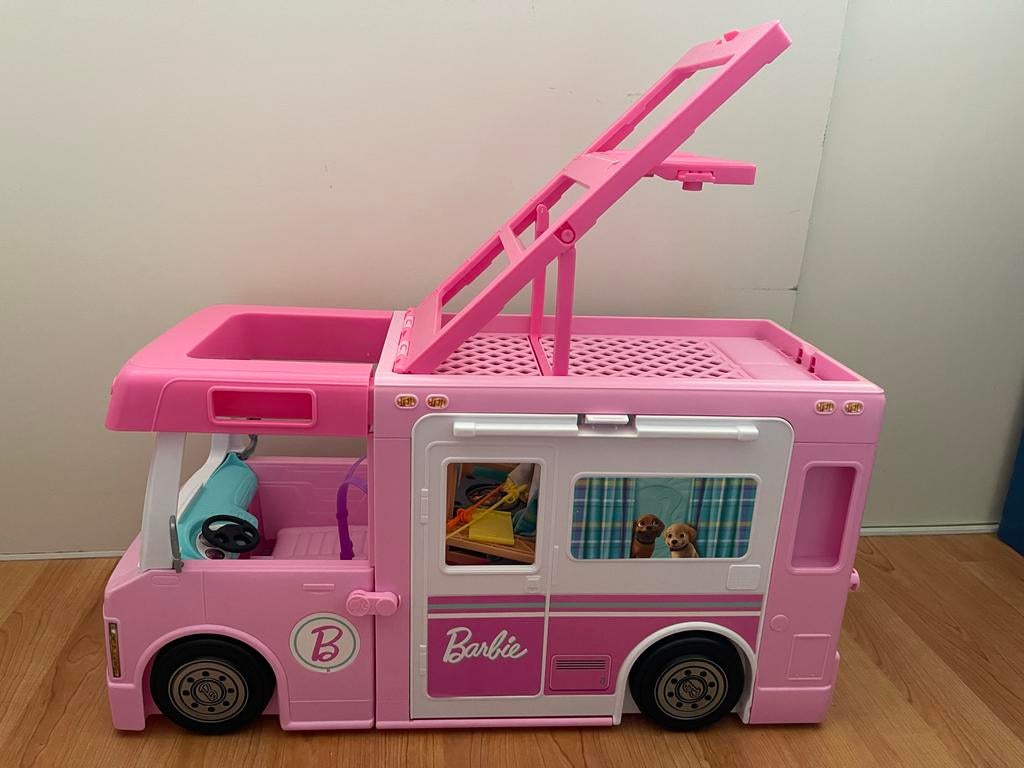 Barbie Camper met accessoires en boot, Kinderen en Baby's, Ophalen of Verzenden, Zo goed als nieuw, Meisje