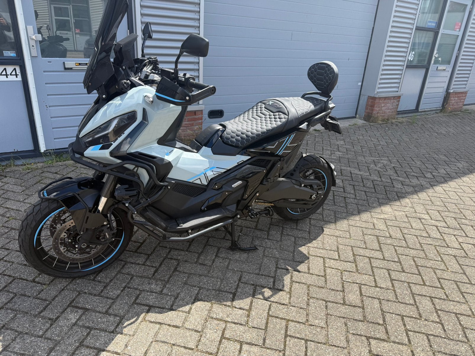 Honda X Adv 750 Pico Blue Akrapovic carbon Full option 2024, Motoren, Motoren | Honda, 750 cc, Occasion, Motorrijbewijs A, Bedrijf