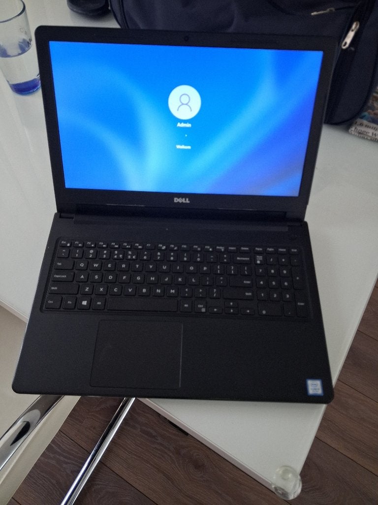 Dell Vostro 15- model 3568- 250 SSD 8 ddr4 Ram 15’ FHD W11, Computers en Software, Ophalen, Gebruikt, 2 tot 3 Ghz, 8 GB