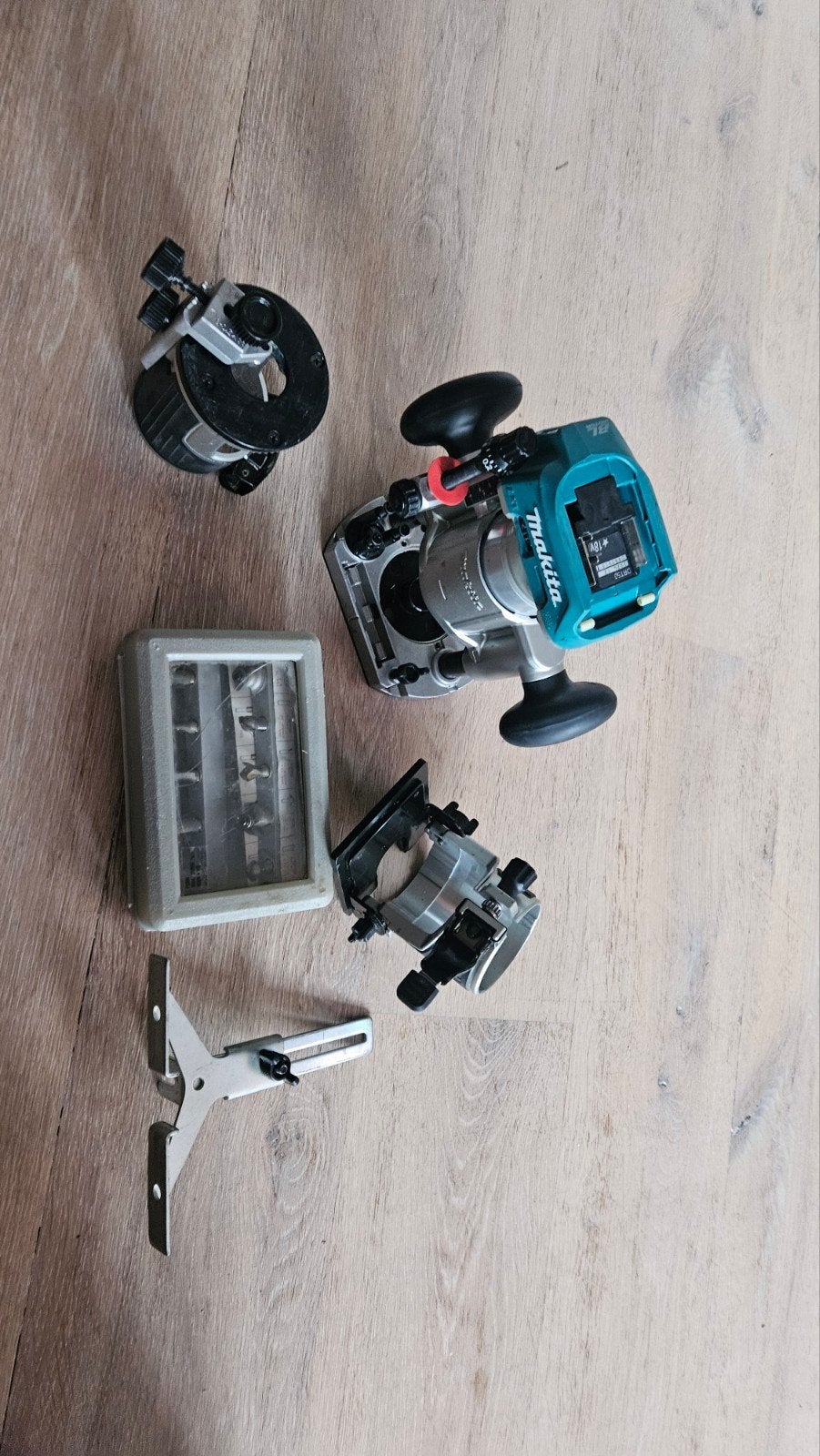 Makita DRT50ZJX2 bovenfrees - Accu, 18V, Ophalen, Zo goed als nieuw, Accu, Bovenfrees