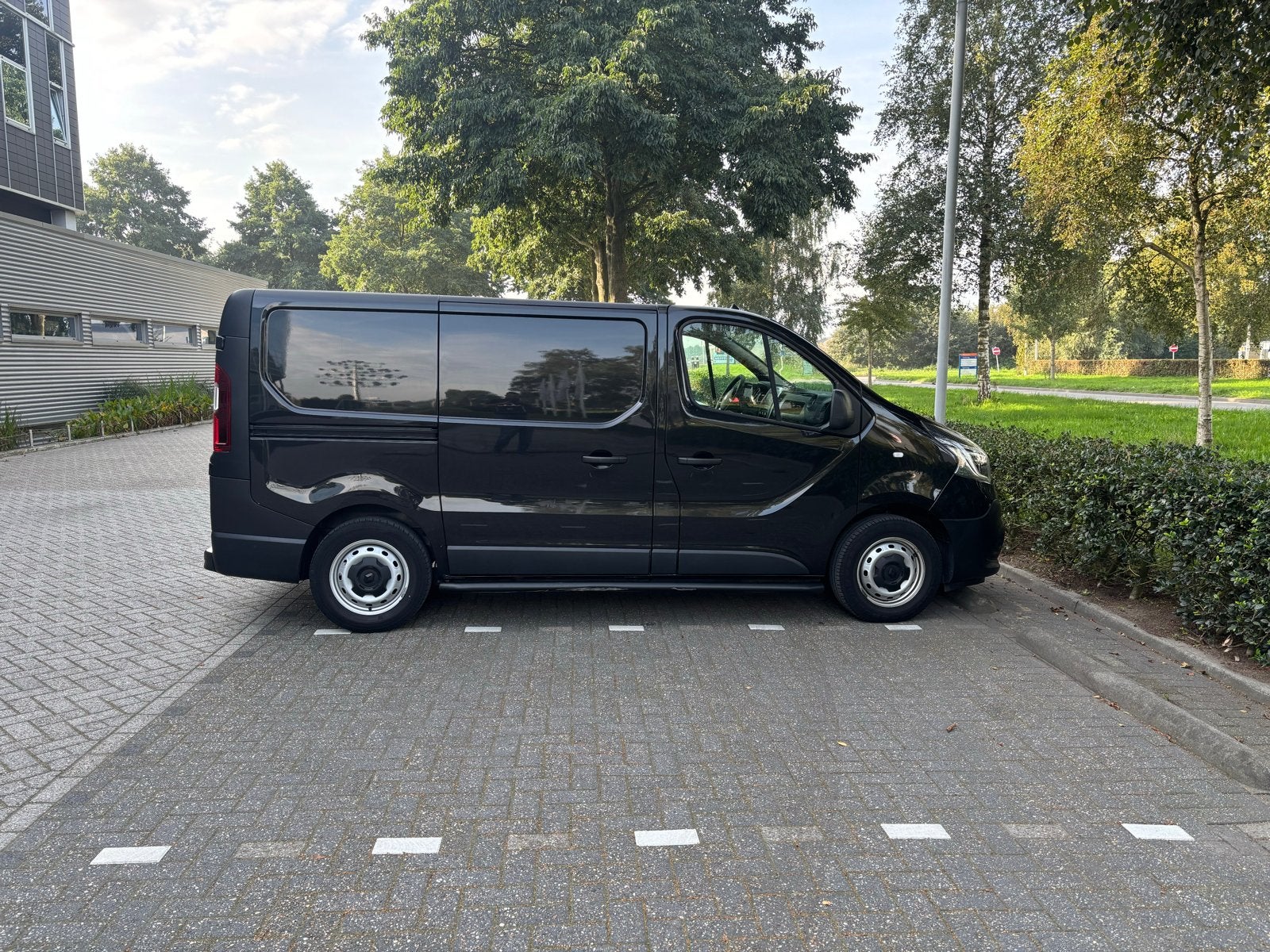 Renault Trafic GB 2.0 Energy dCi 120pk L1h1 T29 2021 Zwart, Voorwielaandrijving, 4 cilinders, Renault, Zwart