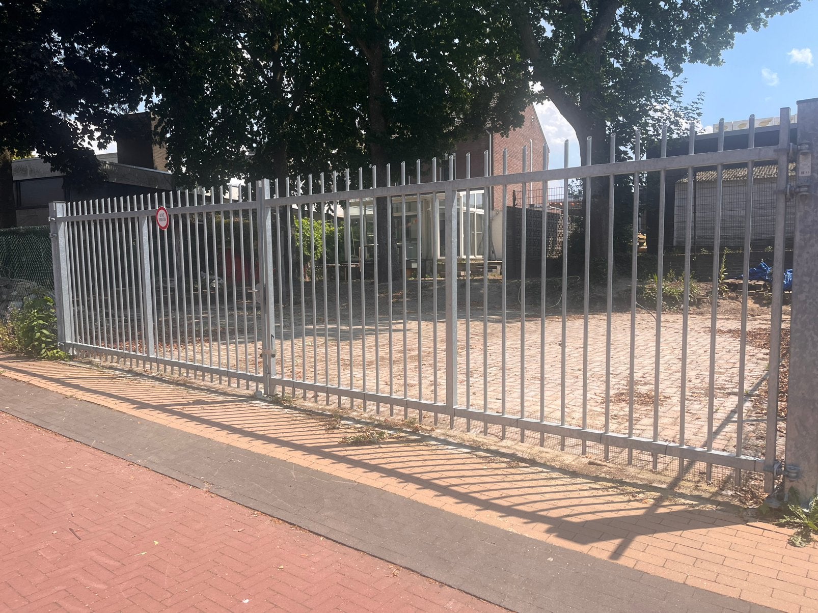 Dubbele Spijlenpoort 851x200 cm Verzinkt Incl. Palen & Slot, Ophalen, Zo goed als nieuw, IJzer, Tuinhek