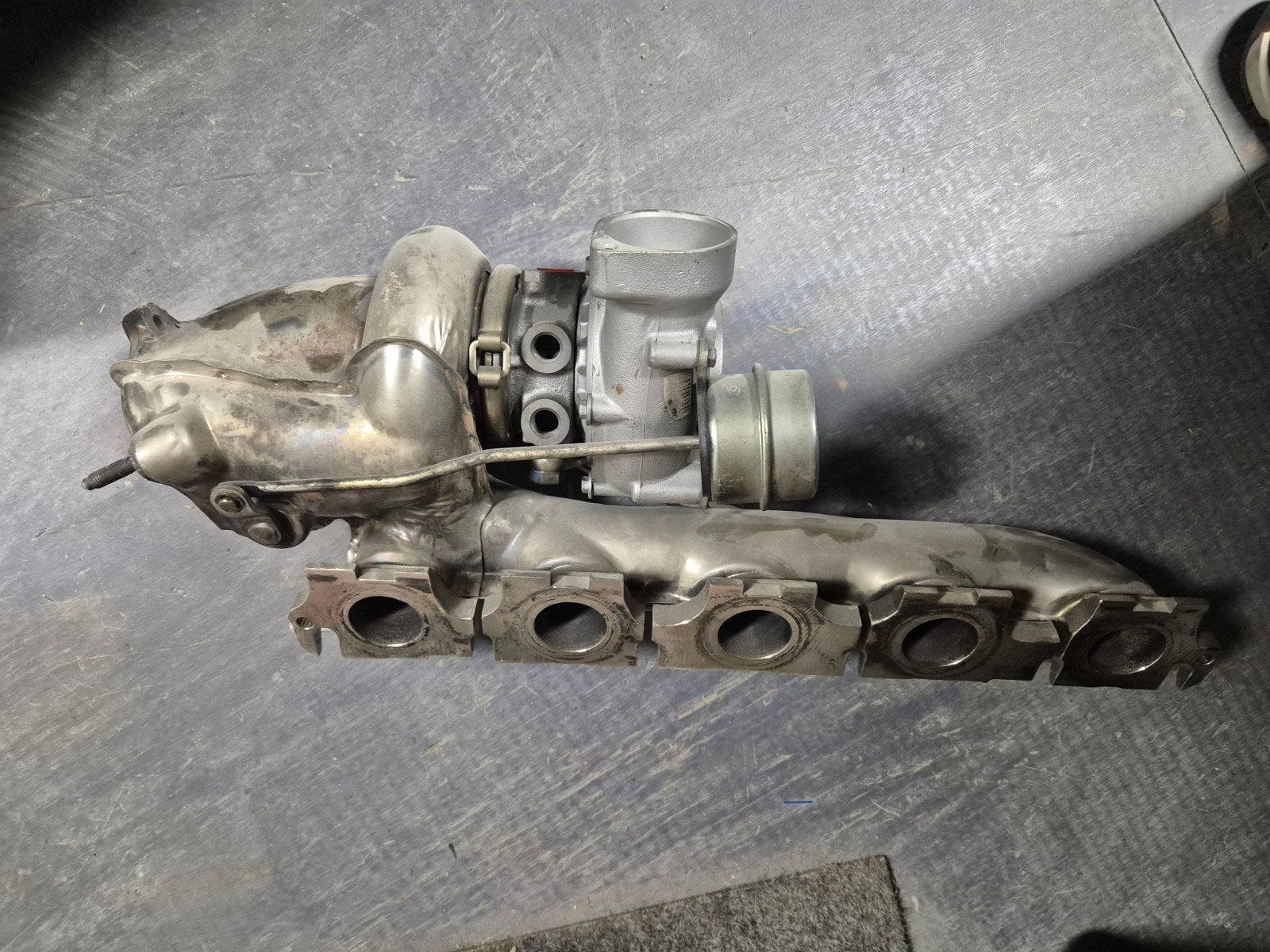Turbo met spruitstuk - Gebruikt, Auto-onderdelen, Motor en Toebehoren, Ophalen of Verzenden