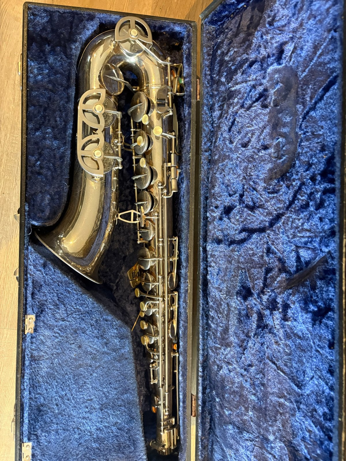 Zeldzame Schenkelaars Tenor Saxofoon met Koffer, Ophalen, Gebruikt, Tenor, Met koffer