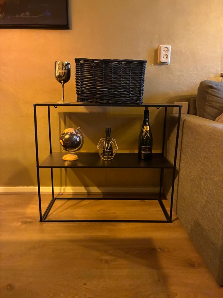 Metalen tafeltje/dressoir, Huis en Inrichting, Tafels | Sidetables, 50 tot 100 cm, Ophalen of Verzenden, Zo goed als nieuw, 25 tot 50 cm