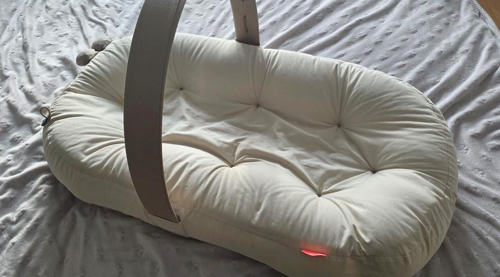 Done by Deer Cozy Raffi Babynestje Sand met speelboog, Kinderen en Baby's, Babywiegjes en Ledikanten, Ophalen of Verzenden, Zo goed als nieuw