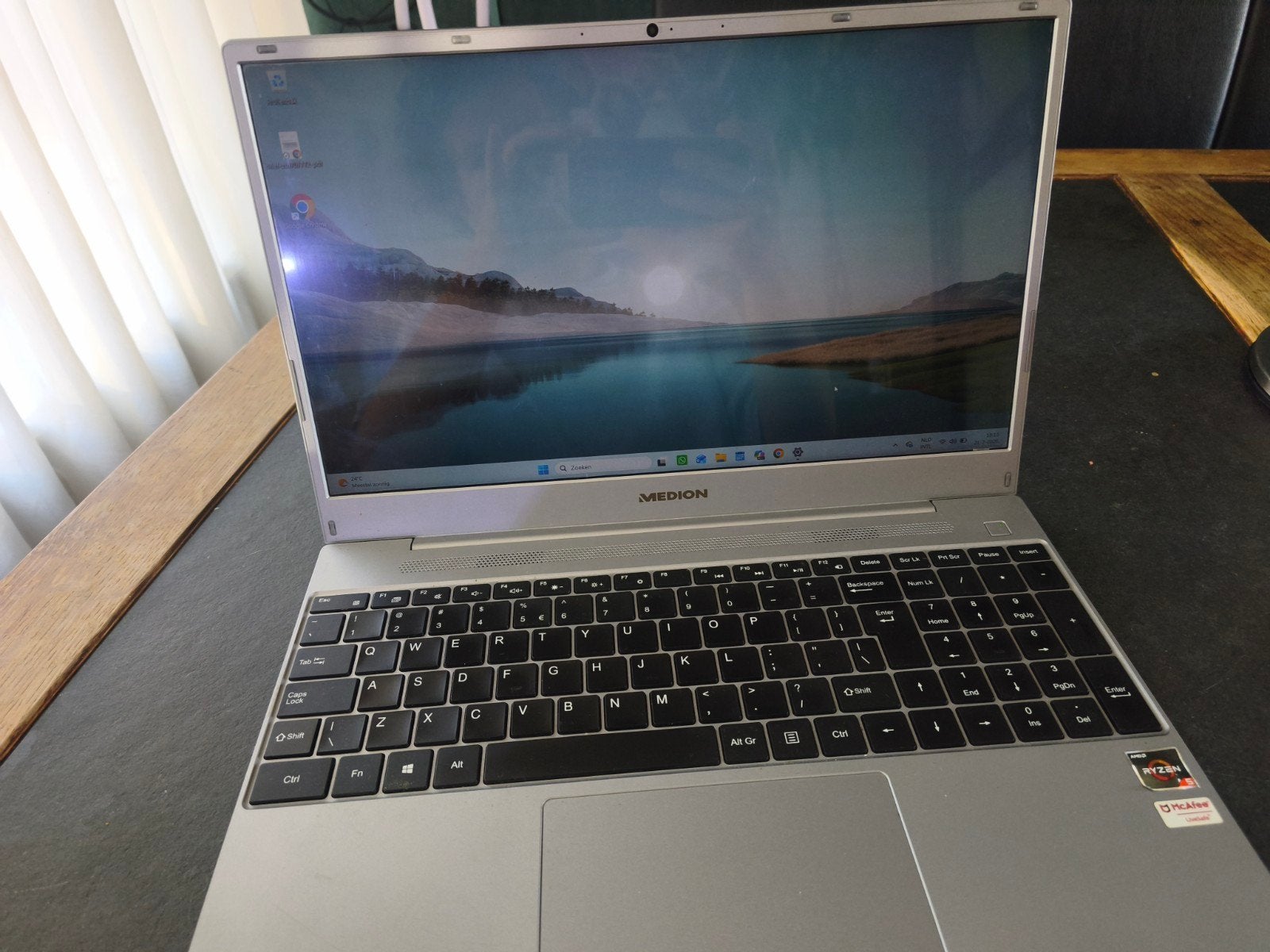 Medion E15302, Gebruikt, AMD Ryzen 5 3500U with Radeon Vega Mobile Gfx, Qwerty, Medion