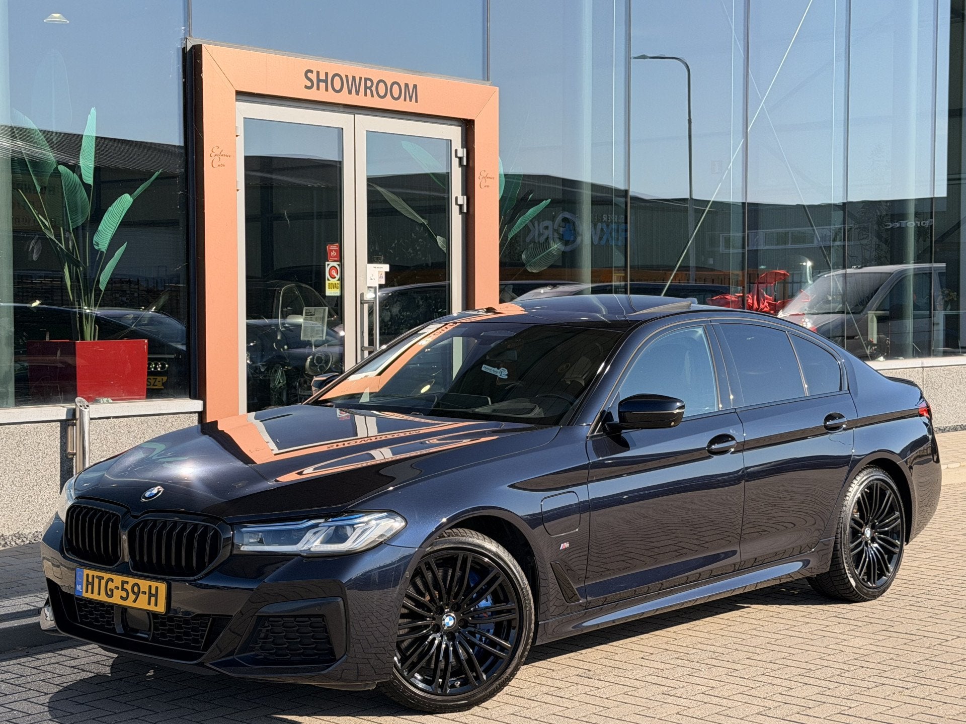BMW 5 Serie 545e xDrive M-Sport | Schuif/Kantel dak | 360 |, Auto's, Automaat, Dealer onderhouden, Verwarmde buitenspiegels, Gebruikt