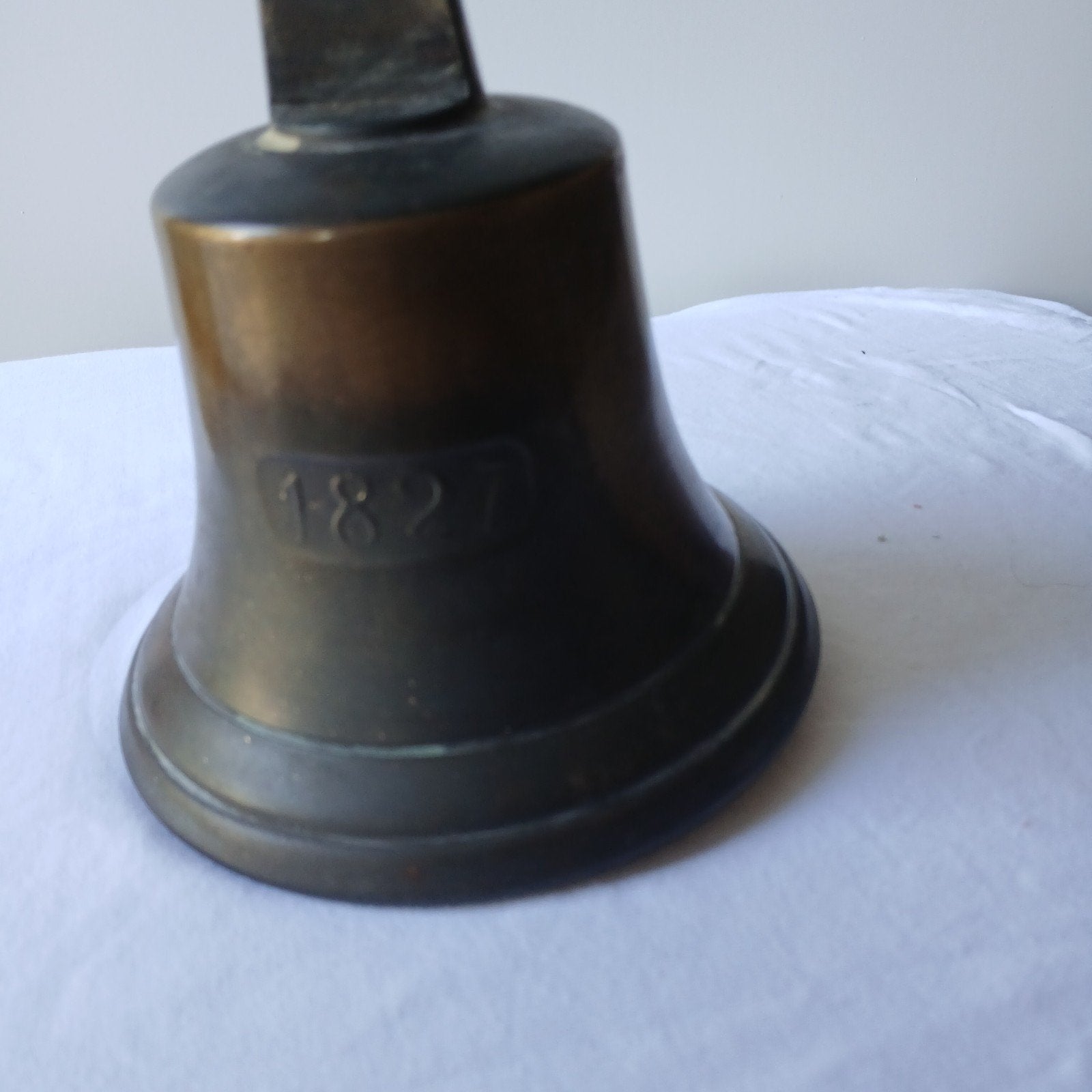 Antieke Bronzen Bel uit 1827 met 'LASCHLUCH' inscriptie, Ophalen of Verzenden, Brons