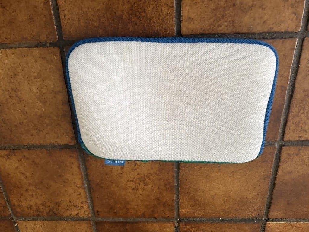aerosleep kussen en 2 slopen, zo goed als nieuw, 19,50, Ophalen of Verzenden, Zo goed als nieuw, Ledikant