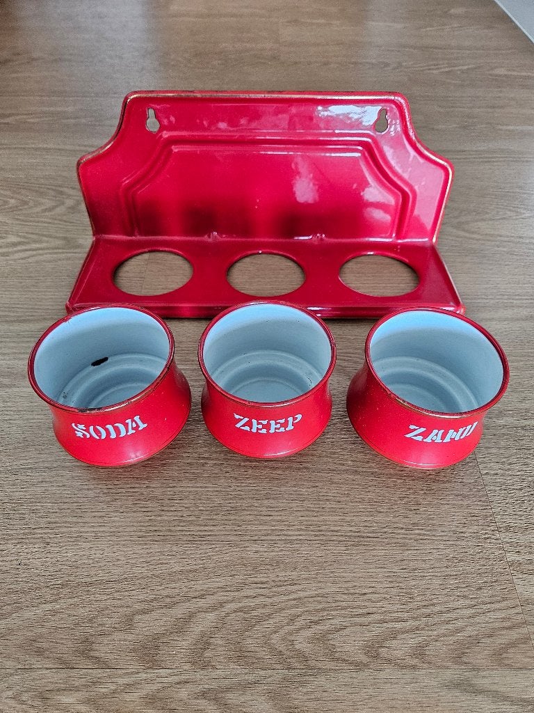 Emaille set: Wandrek (rood) + broodtrommels (wit en rood), Ophalen