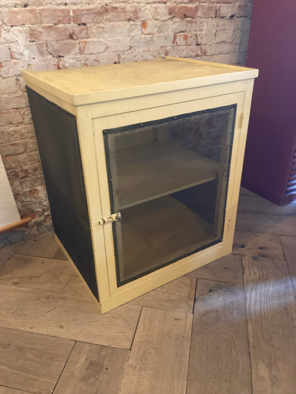 Brocante vliegenkast in oud geel, Ophalen