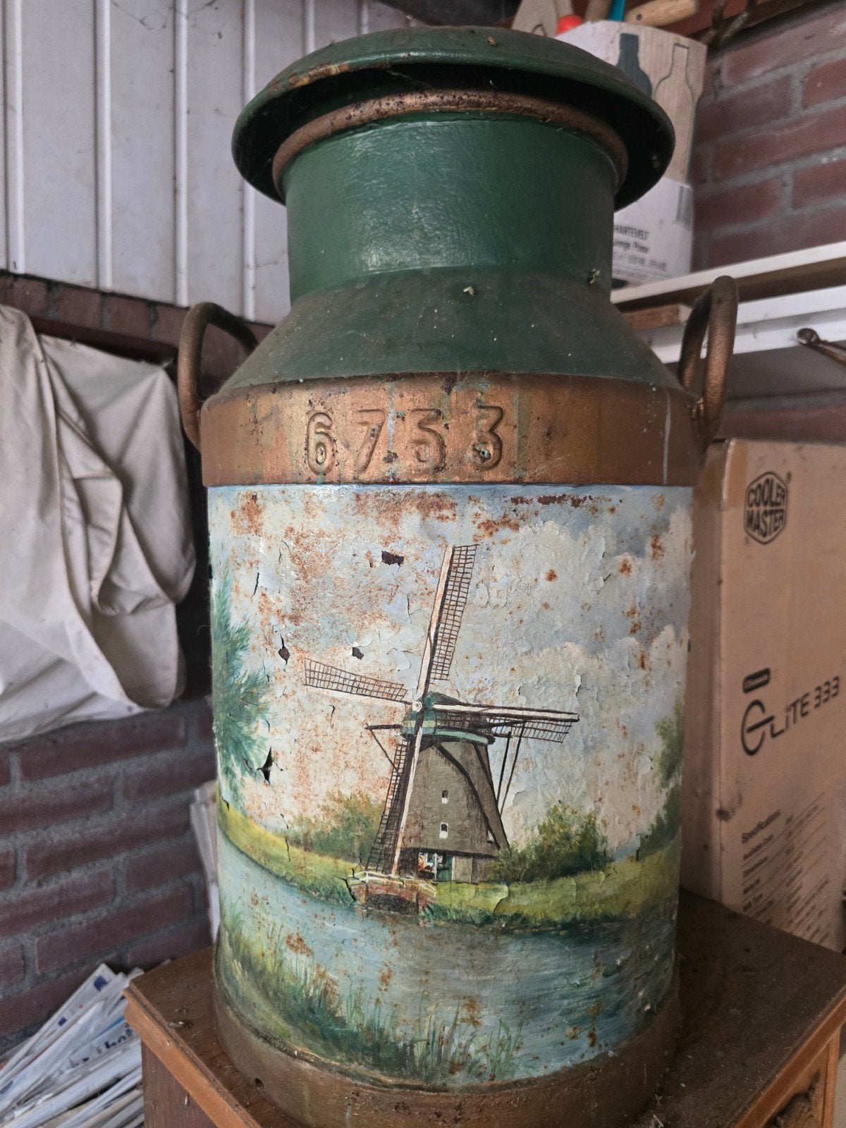 Antieke melkbus met molen en boom schildering, Ophalen