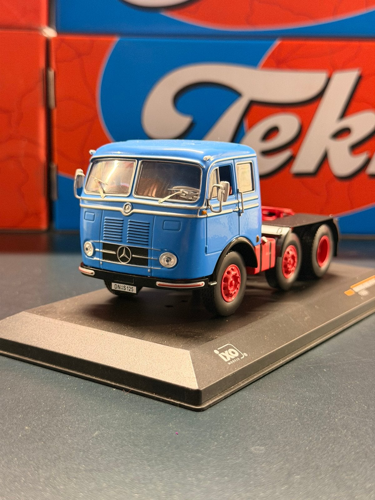 IXO Mercedes-Benz LPS 333, Ophalen of Verzenden, Zo goed als nieuw, Bus of Vrachtwagen, Overige merken