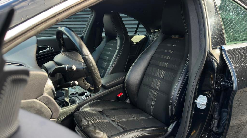 Mercedes-Benz CLA-klasse 180 Business Solution | LED | Trekh, Voorwielaandrijving, CLA, 4 cilinders, Leder en Stof