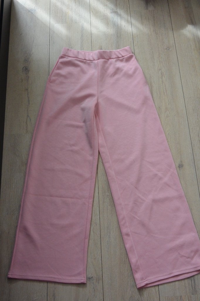 Drole de Copine - Roze jogging flared broek - s/m, Kleding | Dames, Broeken en Pantalons, Ophalen of Verzenden, Zo goed als nieuw