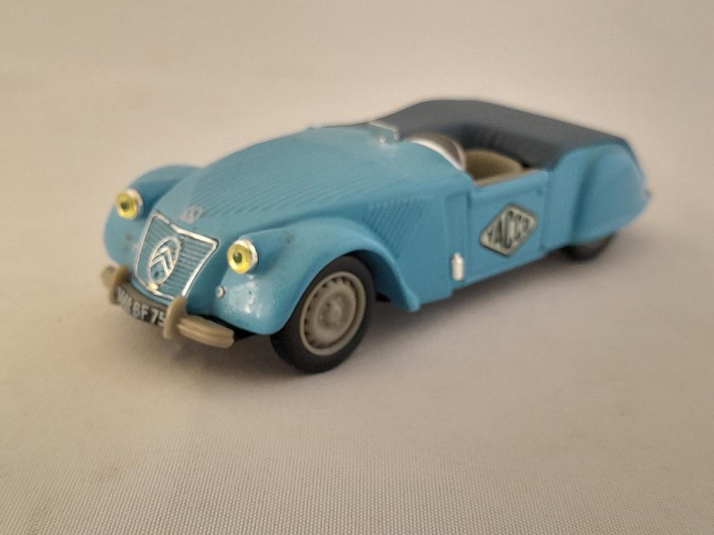Citroën 2CV Spider "Pierre Barbot" 1:43 van Norev, Hobby en Vrije tijd, Modelauto's | 1:43, Ophalen of Verzenden, Zo goed als nieuw