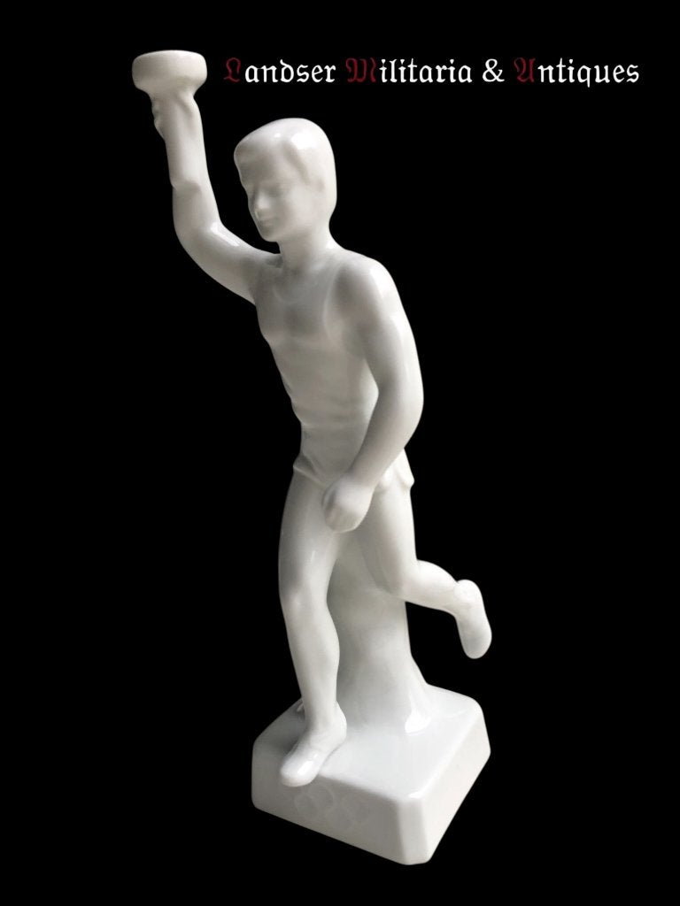 1936 OLYMPISCHE SPELEN PORSELEINEN FAKKELDRAGER STANDBEELD, Ophalen of Verzenden, Landmacht, Duitsland, Miniatuur of Beeldje