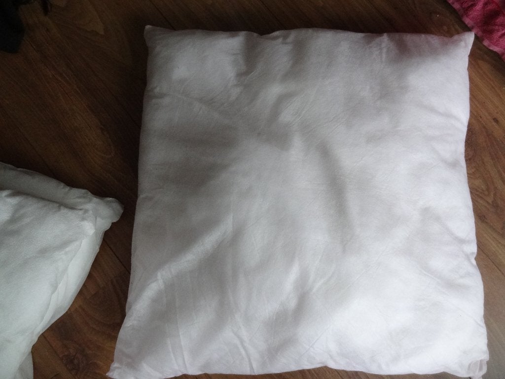 4 Losse kussens 70 X 70 cm, samen voor € 1,00, Huis en Inrichting, Ophalen of Verzenden, Gebruikt, Vierkant, Sierkussen
