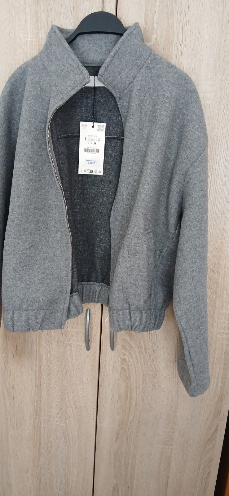 Nieuw grijs oversized zara bomber jasje mt L
Nieuw prijs 32., Zara, Ophalen of Verzenden, Nieuw, Grijs