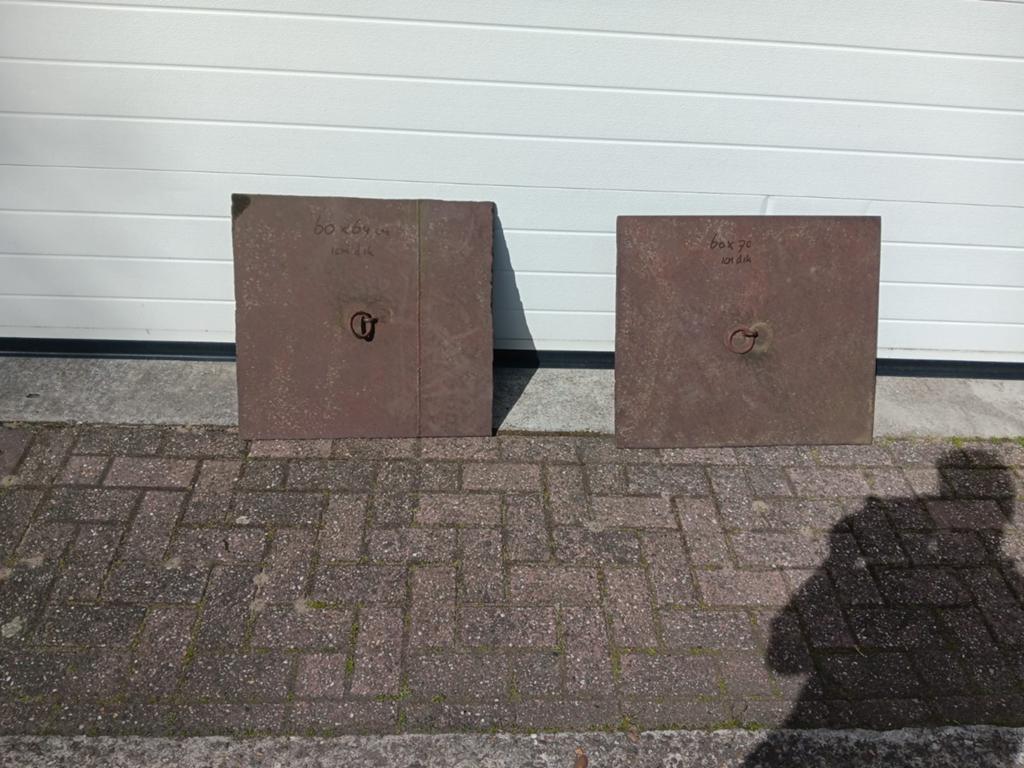 2 putdeksels 60x70cm en 60x64cm, 1cm dik, Ophalen, Gebruikt