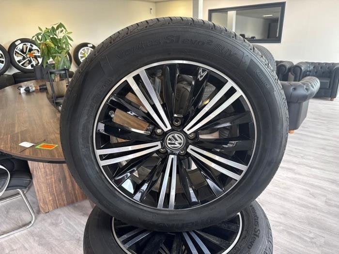 Sportvelgenset + banden van een Volkswagen Tiguan, Gebruikt, -, -, Ophalen of Verzenden