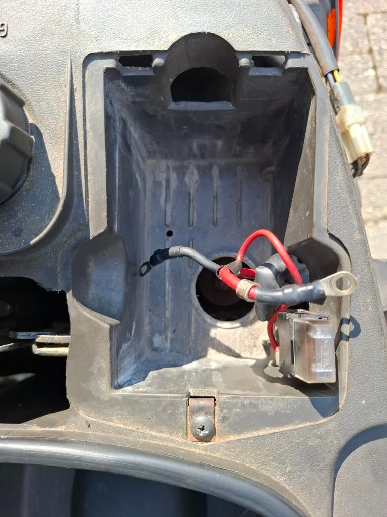 Gezocht accu deksel voor Vespa Sfera., Ophalen of Verzenden, Overige typen, Vespa