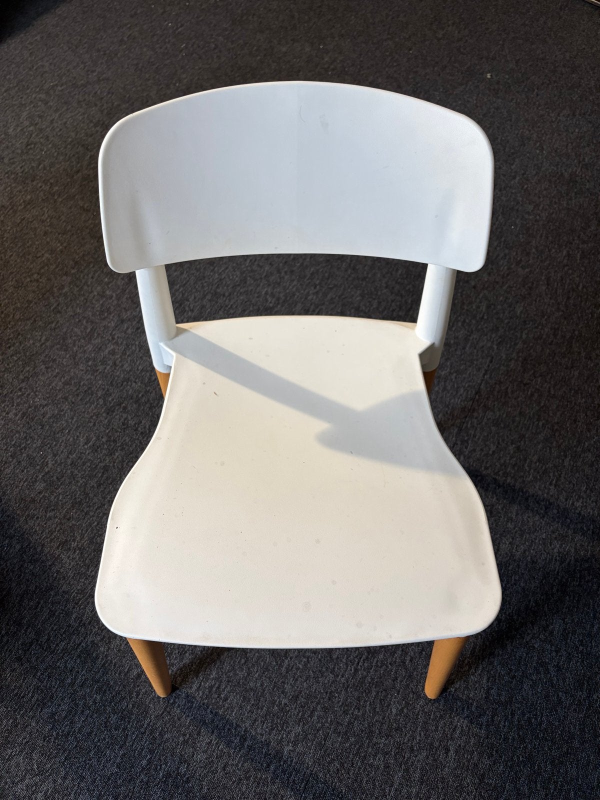 Ikea Witte stoel met houten poten, Huis en Inrichting, Stoelen, Ophalen, Gebruikt, Wit, Vier