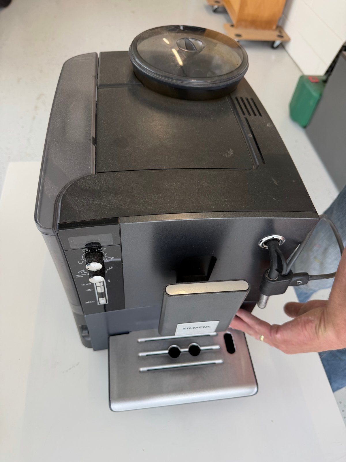 Siemens EQ.5 Macchiato volautomatische koffiemachine, Witgoed en Apparatuur, Ophalen, Afneembaar waterreservoir, Gebruikt, Koffiemachine