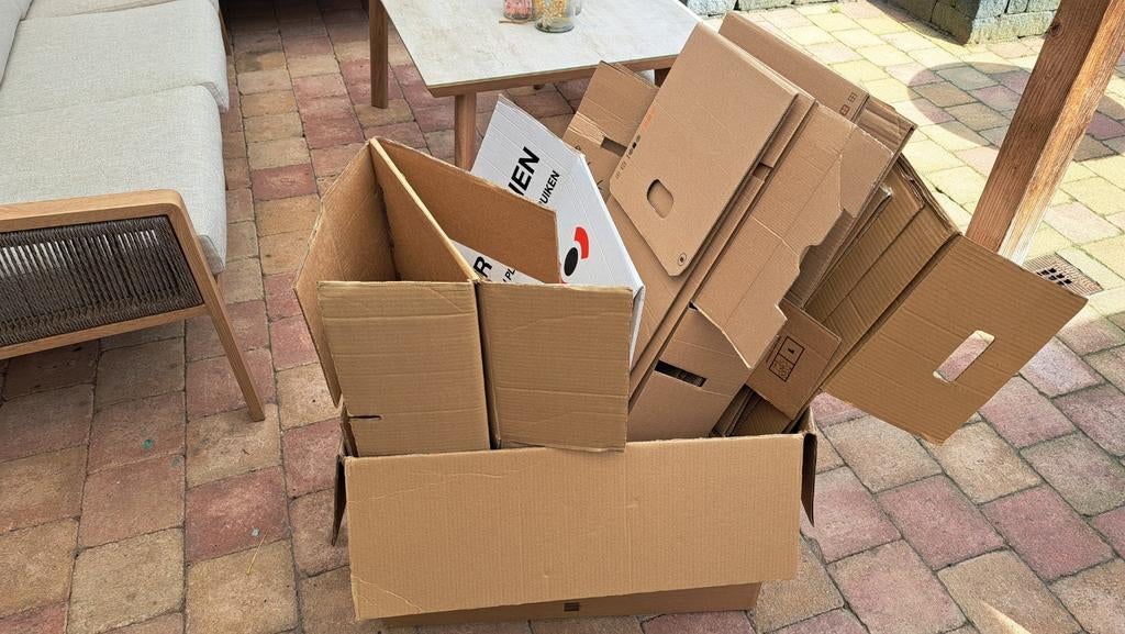 Diverse kartonnen dozen voor verhuizing of opslag, Ophalen, 40 tot 60 cm, Opvouwbaar, 50 tot 75 cm