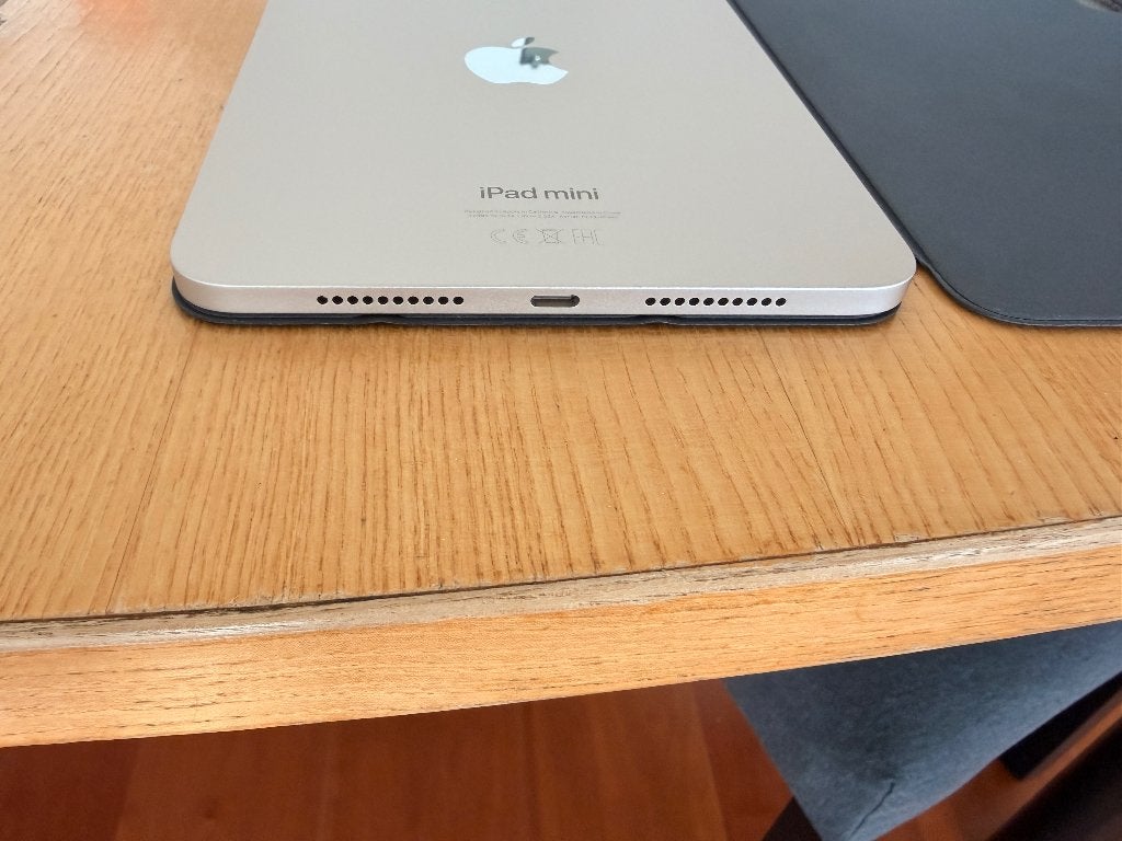 Foto 8 van iPad mini 7 (A17 Pro) 128GB WiFi Starlight + Smart Folio